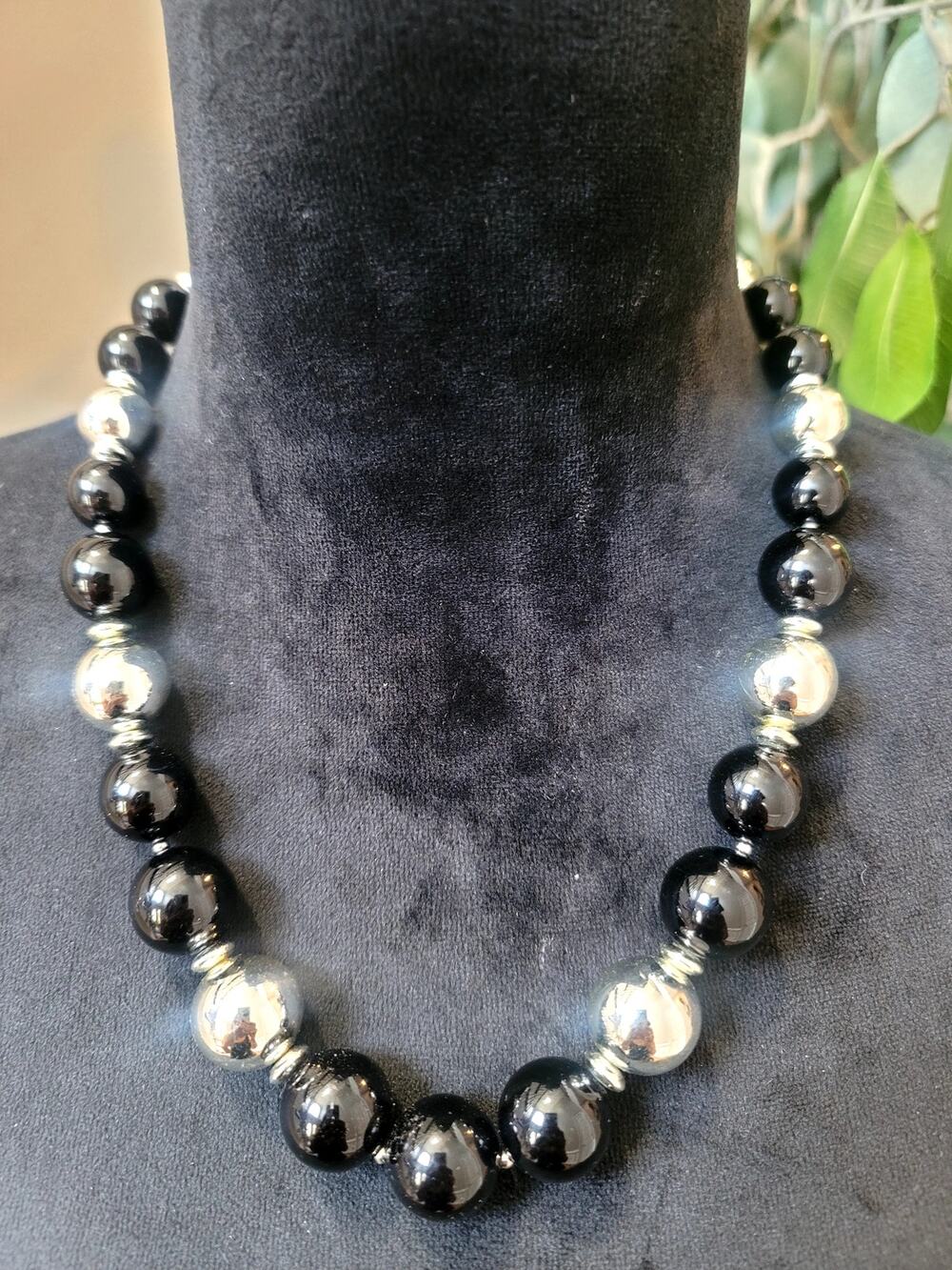 Black & Silver Tone Beaded Necklace Glossy Round Statement Classic Chunky 20"